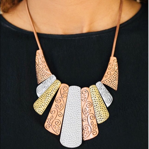 Untamed Plate Necklace Set - Picture 4 of 7